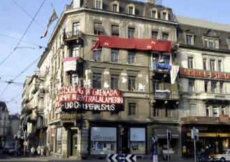 Hausbesetzung
                        Badenerstrasse 2, Transparente gegen den
                        "US"-Faschismus in Grenada und
                        Mittel-"Amerika", Oktober 1983