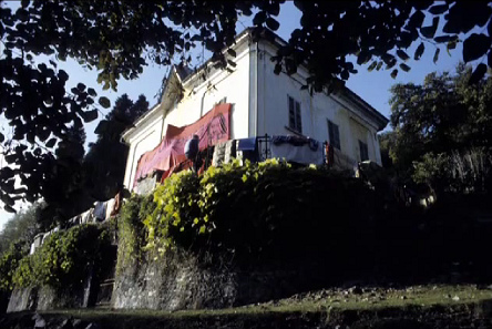 Squatting of residence
                          "Baronata" at October 7, 1983, view
                          from below