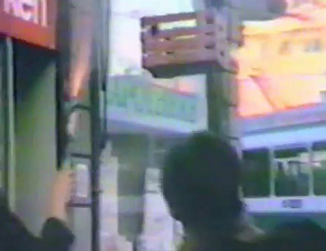 Sympathizers with fire crackers in front
                          of the pulley at the house of Baden Street N�
                          2