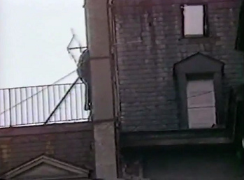 Vacation
                          of Baden Street N� 2 on January 9, 1984, bully
                          police coming from the roof of the neighboring
                          house 01