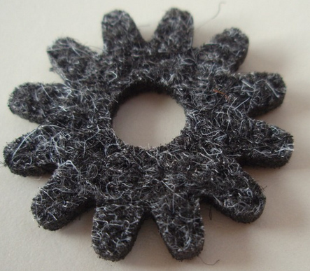 Felt with big threads in
                    the form of a star of felt