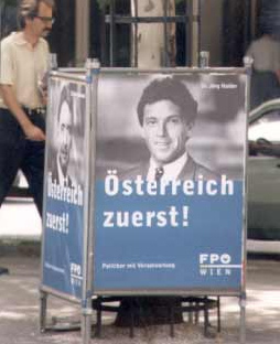 Plakat der FPÖ
gegen einen EU-Beitritt:
"Österreich zuerst" Plakat der FPÖ gegen einen
EU-Beitritt: "Österreich
zuerst"