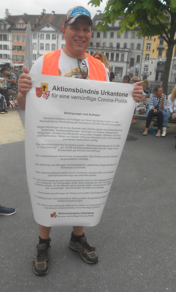 Und hier ist das Reglement f�r
                        Demonstrationen des Kantons Luzern, an das sich
                        meines Wissens ALLE
                        DemonstrationsteilnehmerInnen gehalten haben