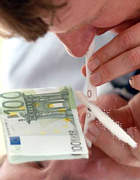 Kokain-Linie: Wer bei der Modedroge nicht
                  mitmacht, ist eventuell auch bei Gesch�ftsabschl�ssen
                  nicht "dabei"...