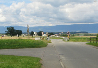 Corcelles: Route des Grands Longs Champs
                          07, Bahn�bergang schliesst